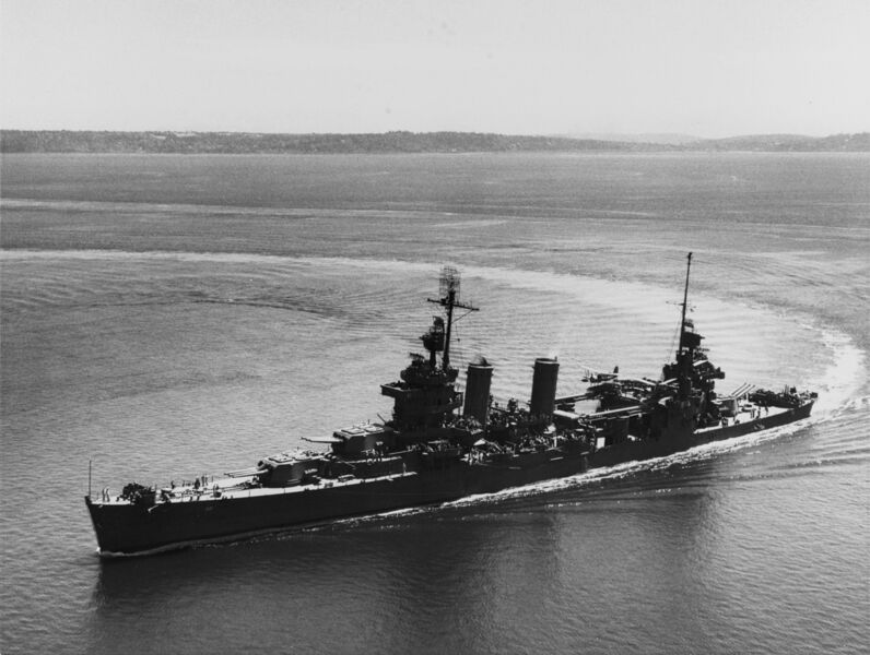 文件:USS New Orleans (CA-32) underway in Puget Sound on 30 July 1943 (NH 94847).jpg