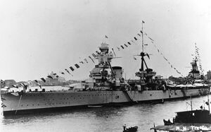 Italian cruiser Trento NH 86592.jpg