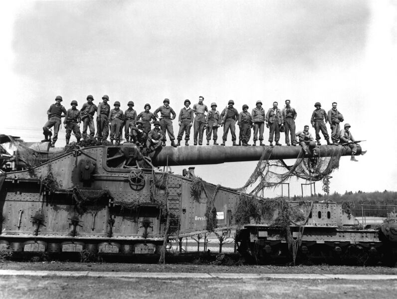 文件:274mm45 railroad gun captured Apr1945.jpeg