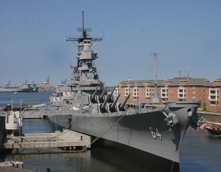 文件:USS Wisconsin in Virginia.jpg
