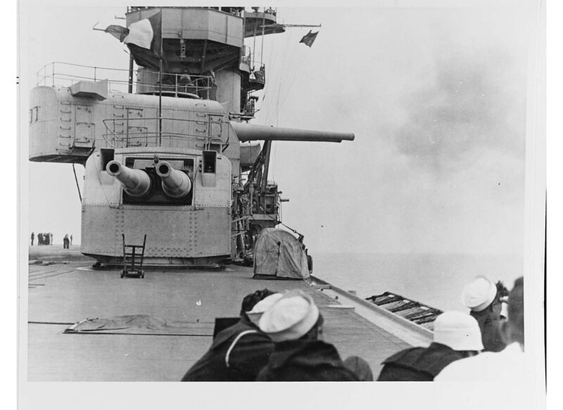 文件:USS Lexington (CV-2) 8-inch gun turrets 1920s - National Archives.jpg