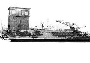 被大火烧毁的不惧号正等待拆解,摄于1975年。