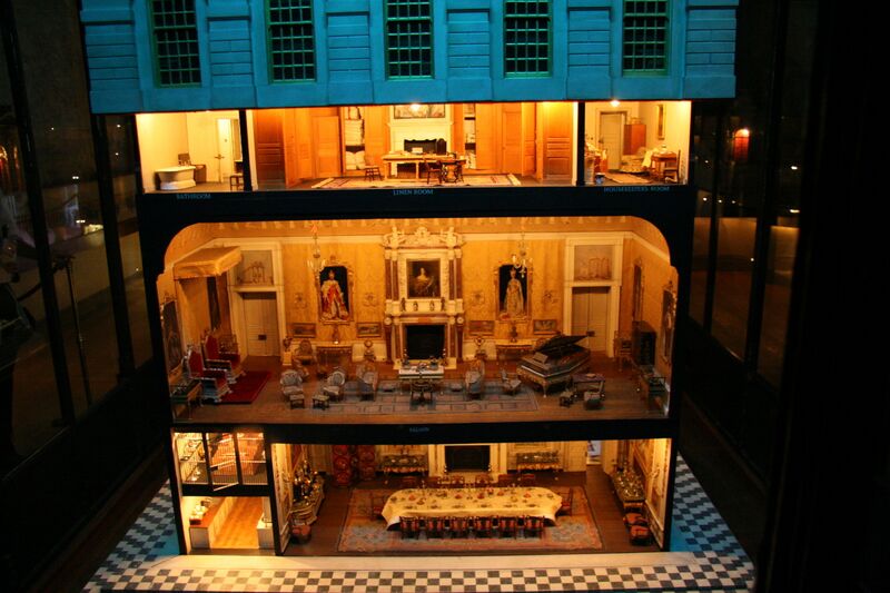 文件:Queen Mary's doll house at Windsor Castle.jpg