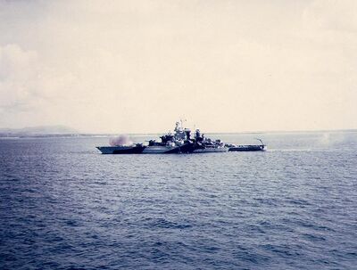 1944年7月炮击关岛期间的田纳西号