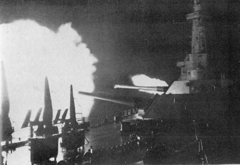 文件:USS Washington (BB-56) firing during the Second Naval Battle of Guadalcanal, 14 November 1942.jpg