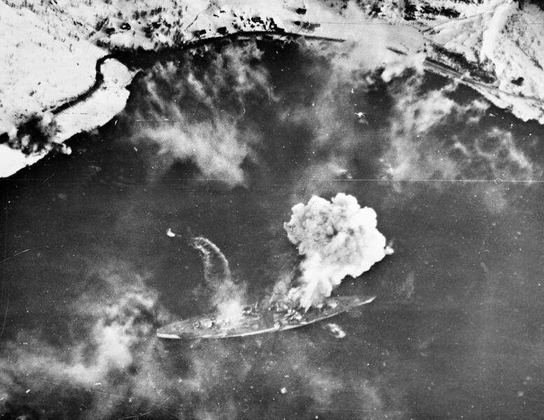 文件:Fleet Air Arm attack the battleship Tirpitz.jpg