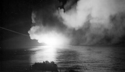1943年12月24日炮击布干维尔岛北部的布卡岛机场