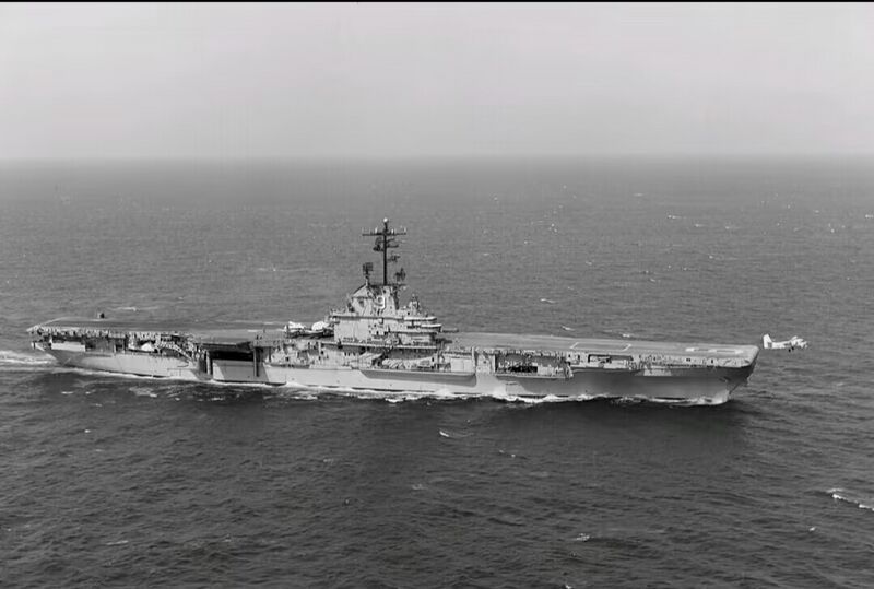 文件:Essex with S-2D.jpg