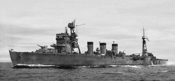 Japanese cruiser Isuzu 1944