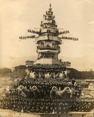 斯特拉斯堡与她的全体舰员的合照