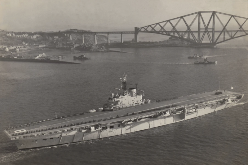 文件:HMS Bulwark R08.png