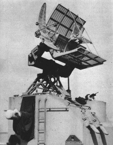 文件:Mark 37 Gun Fire director with Mk 12-22 antennas c1948.jpg