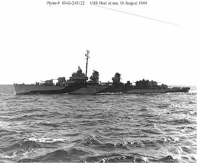 1944年8月10日正在护送夸贾林号护航航母前往吉尔伯特群岛的霍埃尔(视角来自夸贾林号)