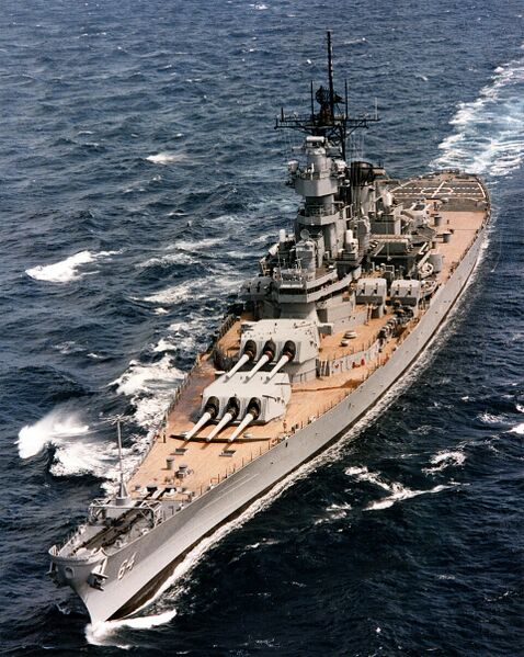 文件:USS Wisconsin (BB-64) underway at sea, circa 1988-1991 (NH 97206-KN).jpg