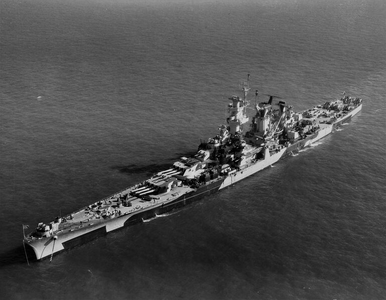 文件:USS Alaska (CB-1) on 13 November 1944.jpg