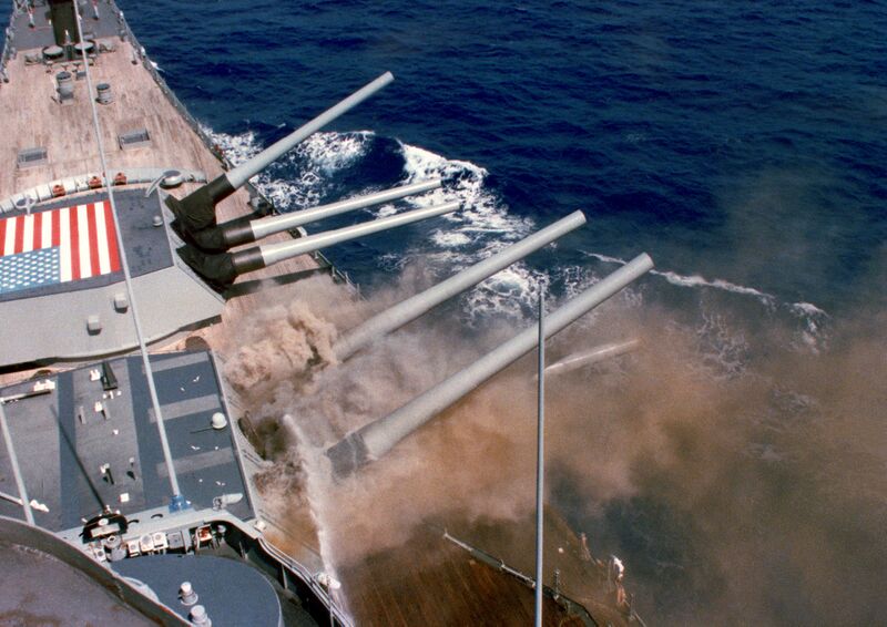 文件:USS Iowa BB61 Iowa Explosion 1989.jpg