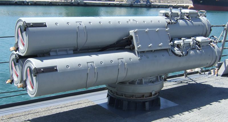 文件:Mk-32-torpedo-tubes-067.jpg