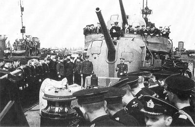 灵敏号被授予“近卫”称号和旗帜，1943年6月。